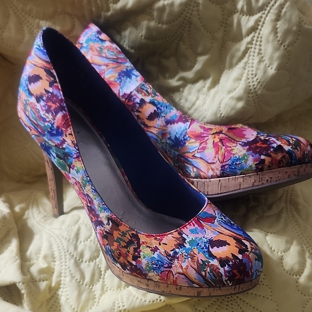 Fioni Floral Multicolor Pumps